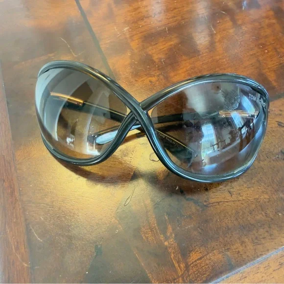 Tom Ford Sunglasses, great gently worn condition. Tom Ford Gold Metal Frame Margaux Sunglasses TF40 | Yoogi main image 2